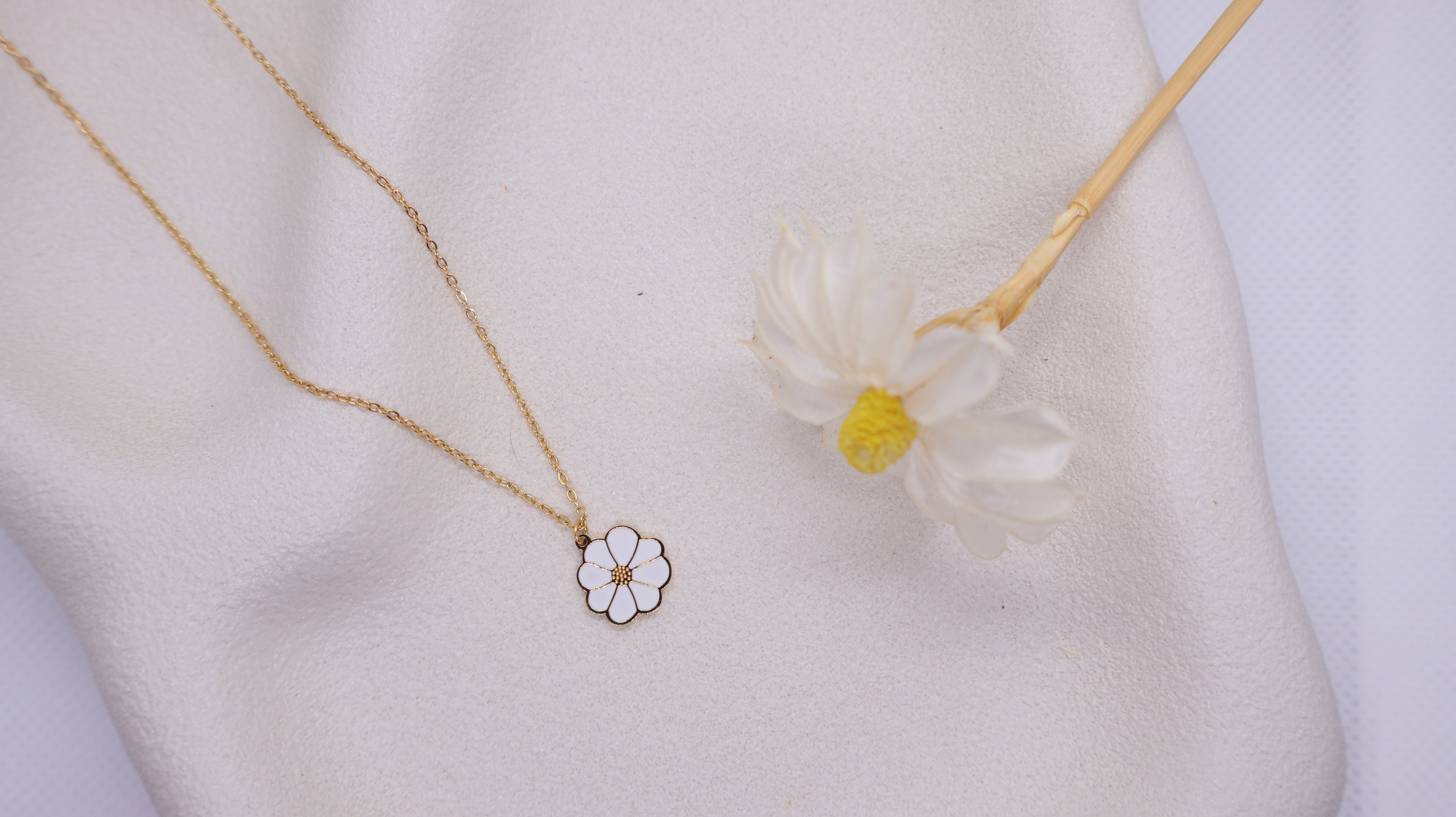 18K Gold Plated Stainless Steel Necklace - White Flower
