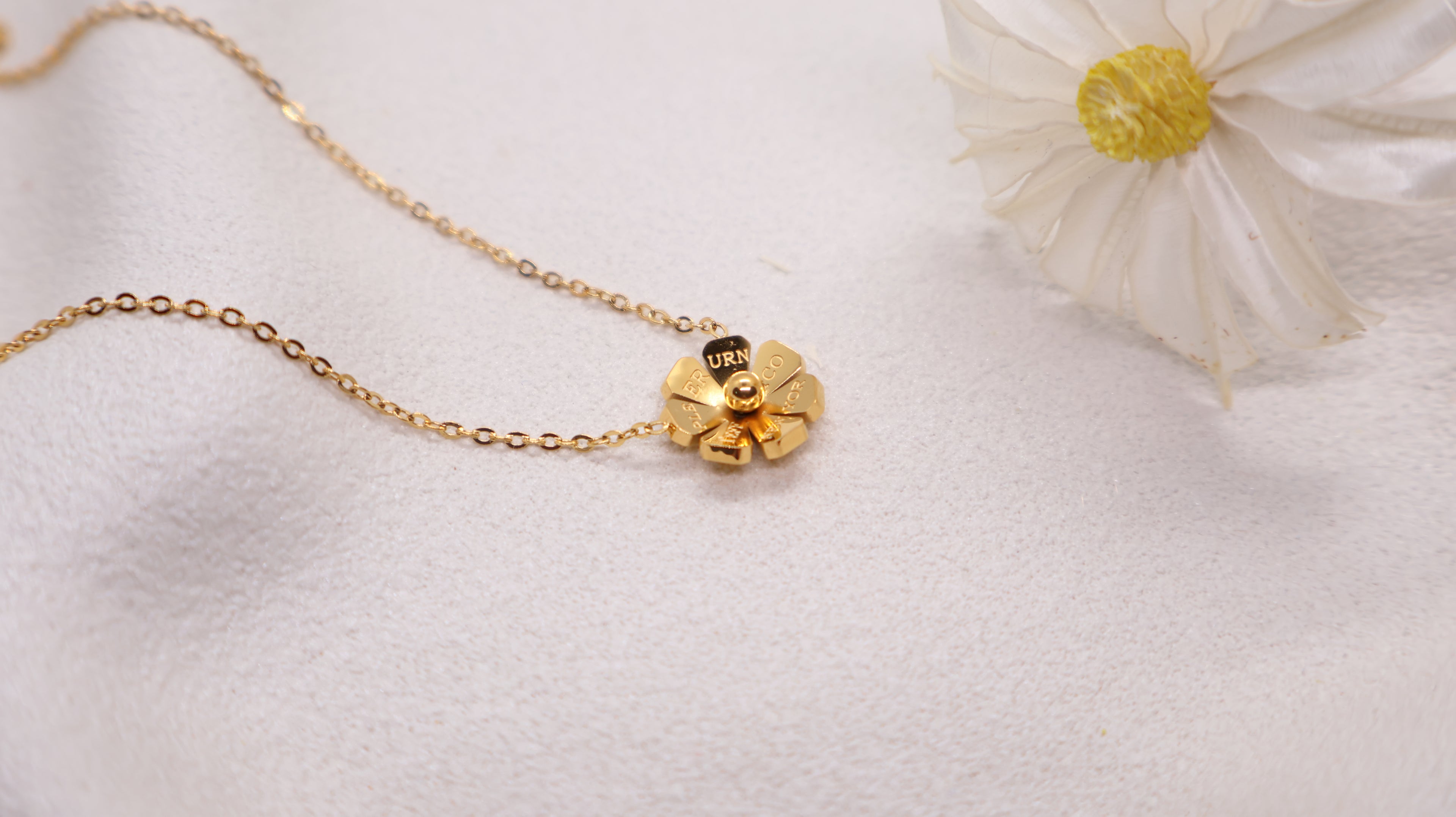 18K Gold Plated Stainless Steel Necklace - Flower