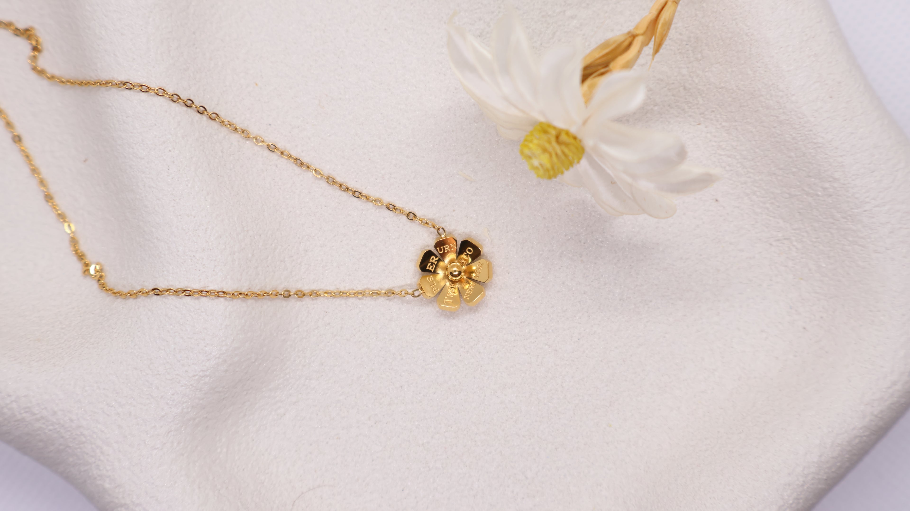 18K Gold Plated Stainless Steel Necklace - Flower